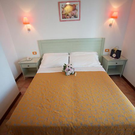 Hotel Villa Tramonto Direttamente Sul Mare سان فينتْشينسو المظهر الخارجي الصورة